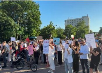 ‘Nuk ndalemi’, njoftimi i protestueses: Të shtunën mblidhemi në Vlorë dhe Tiranë