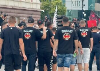 TKZ ‘bojkotojnë’ ndeshjen te “Air Albania”, i bashkohen protestës kundër Ramës