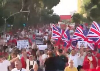 “Rama jepe dorëheqjen”, përfaqësues nga diaspora marshojnë drejt kryeministrisë
