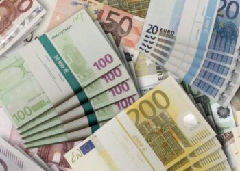 Euro thyen rekorde të reja, zbret poshtë 94.9 lekëve