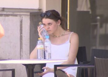 Temperaturat e larta, mjekët apel qytetarëve: Shmagni daljet në orët e pikut