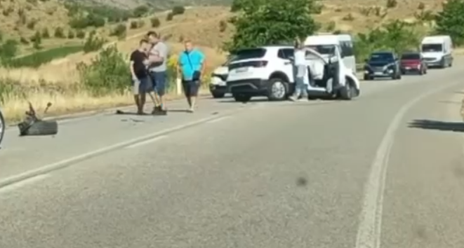 Aksident në Tepelenë, përplasen tre automjete