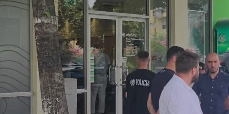 Grabitet “OTP Bank” në Tiranë