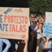 “Ik në katund”/ Pankartat pikante dominojnë protestën në bulevard