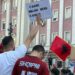 Pankartat më pikante në protestë: O Ramë mblidh mend e kokës!