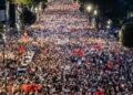 “The Guardian” ndalet në Tiranë, protesta kundër Ramës shpallet “Foto e Ditës”