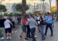 Tensione në protestë, qytetarët konfliktohen me mbështetësit e PS