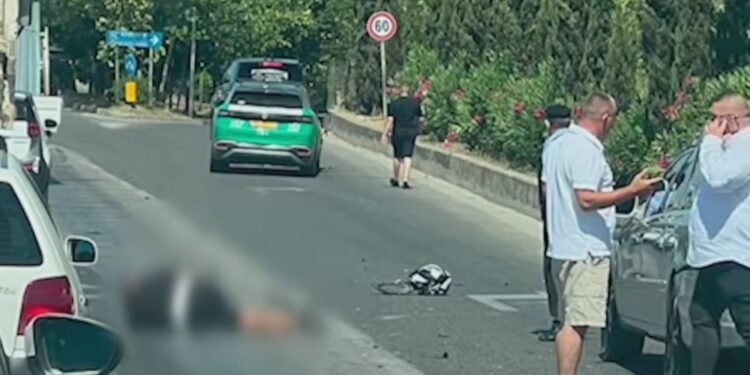 Aksident tragjik në Cërrik, përplasen “kokë më kokë” dy makina, dyshohet për viktima