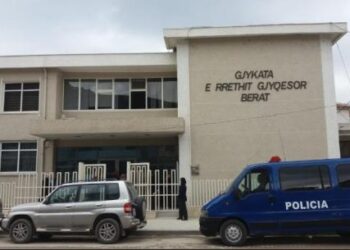 Këmbim valutor pa licencë, Prokuroria e Beratit kërkon masa sigurie për 11 persona