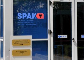 Pjesë e grupit që trafikoi 8.1 ton dr*gë, vetëdorëzohet në polici i shumëkërkuari nga SPAK
