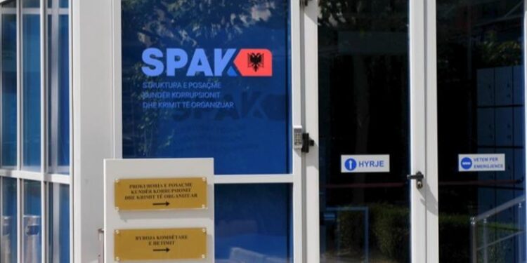 Pjesë e grupit që trafikoi 8.1 ton dr*gë, vetëdorëzohet në polici i shumëkërkuari nga SPAK