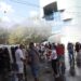 Qëlluan me vezë gjatë protestës, policia shoqëron 5 qytetarë