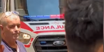 Denoncoi dhunën nga policia dhe nuk u ndihmua gjatë krizave të epilepsisë, protestuesi dërgohet në spital