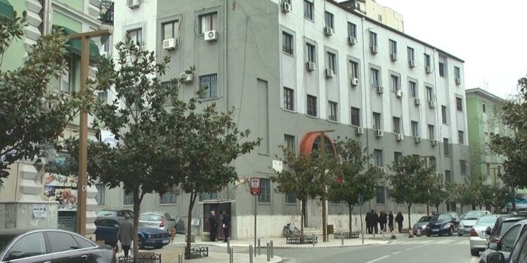 Zbulohet skema e tjetërsimit të tokave shtetërore, 12 masa sigurie për ish-funksionarë të Hipotekës së Durrësit