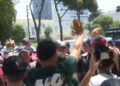 Protestuesit zhvendosen drejt Ministrisë së Brendshme, përplasje me policinë: Kjo është rruga jonë!