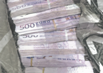 DOSJA E SPAK/ Tufa me euro dhe dhoma të mbushura me kokainë, dalin bisedat mes trafikantëve