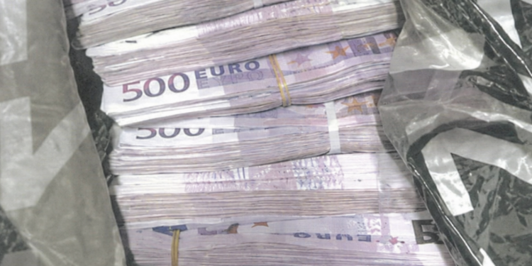 DOSJA E SPAK/ Tufa me euro dhe dhoma të mbushura me kokainë, dalin bisedat mes trafikantëve