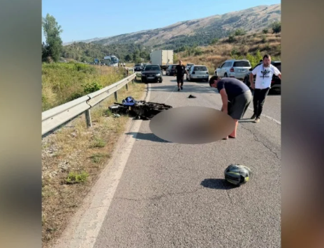 Aksident i rëndë në Gjirokastër-Tepelenë, drejtuesi i motoçikletës humb njërën këmbë