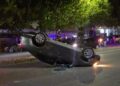 Përplasen dy makina në Durrës, njëra përfundon e përmbysur, një i plagosur dërgohet në spital