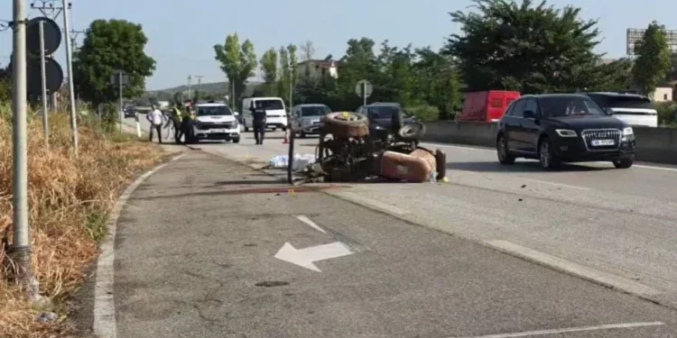 Furgoni përplaset me zetorin në aksin Rrogozhinë-Lushnjë, një i plagosur /EMRI