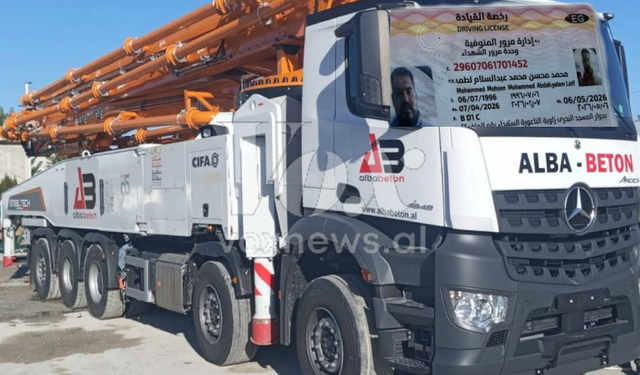 Shoferi i “Alba-Beton” i jepte betonieres që u përplas me patentë të skaduar!