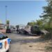 Makina bie në kanal në Lagjen 16 në Durrës, banorët: Mungesa e sinjalistikës po rrezikon shoferët