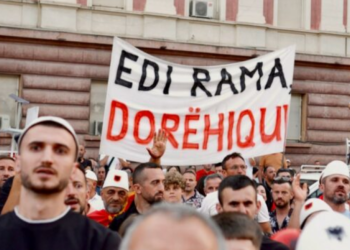 “Shqiptarët kanë vrarë frikën”, media italiane: Rama nuk është më i paprekshëm