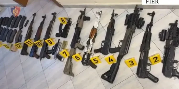 I zbulua bazë armësh në Fier, Prokuroria mbyll hetimet, dërgon në gjyq 38-vjeçarin