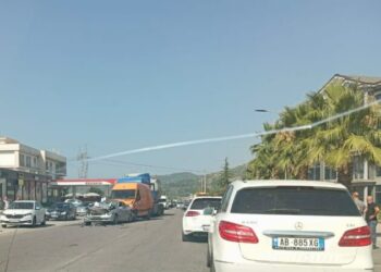 Përfshihen në aksident 4 automjete në hyrje të Elbasanit