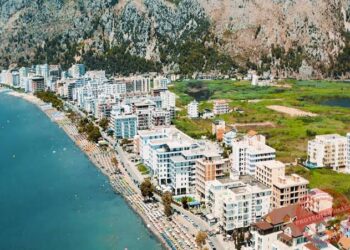 Rrezikuan të mbyteshin në plazhin e Shëngjinit, shpëtohen nënë e bir