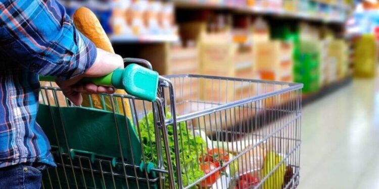 Çmimet janë rritur me 3.2% edhe sipas metodës së Eurostat, efekti kryesor nga ushqimet dhe argëtimi