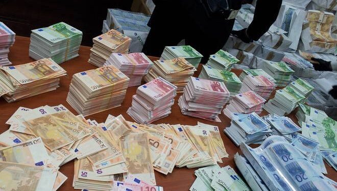 Përgjimet në SkyEcc! 2 milion euro të pista hynë nga porti i Vlorës, u dorëzuan tek Exchange përballë Bankës së Shqipërisë