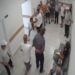 Pamjet e sherrit në Poliklinikën e Shkodrës, 18-vjeçari nxjerr thikën dhe plagos 32-vjeçarin