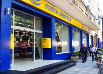Dyshohet se u vodhën 3 mln euro, shkarkohet drejtoresha e Postës në Durrës