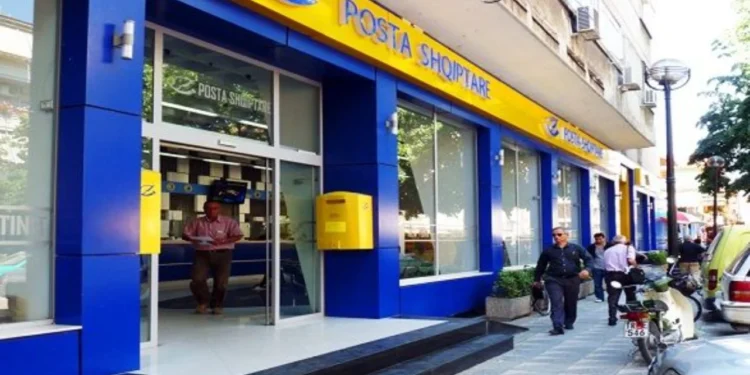 Dyshohet se u vodhën 3 mln euro, shkarkohet drejtoresha e Postës në Durrës