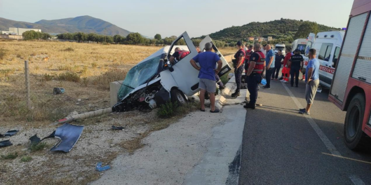 Aksident në Vlorë/ Humb jetën 52-vjeçari, 4 të tjerë të plagosur (Emrat)