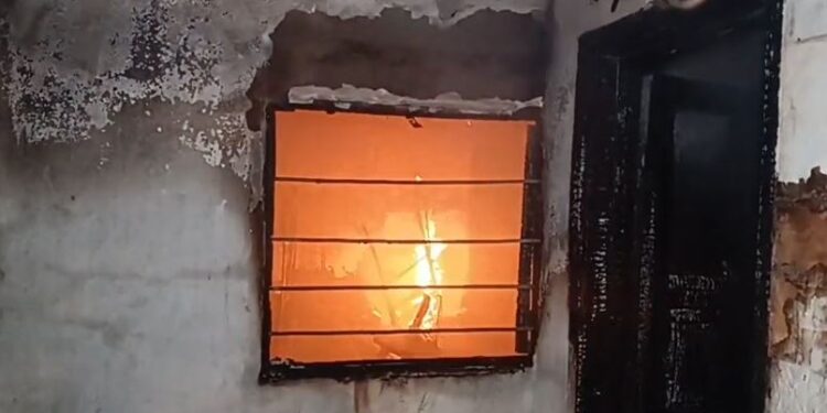 Shkrumbohet banesa në Shkodër, dyshohet se brenda ishte një nënë me dy fëmijë