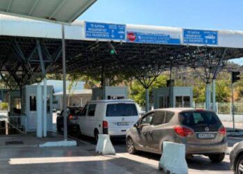 Fluks i madh në Kakavijë dhe Qafë Botë, mijëra udhëtarë në radhë për të kaluar kufirin