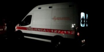 Përplasen 2 makina në Krujë, tre të plagosur