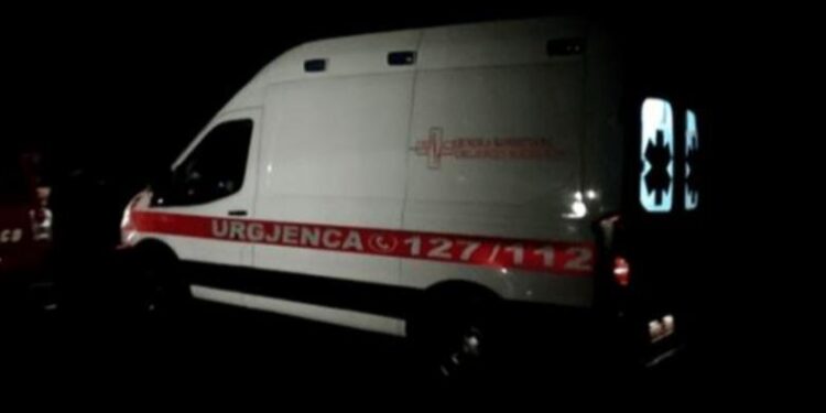 Përplasen 2 makina në Krujë, tre të plagosur
