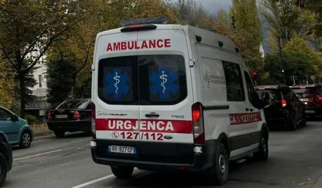 Aksidentohet 10-vjeçari në Tiranë, u përplaset fillimisht nga motori, më pas nga një makinë