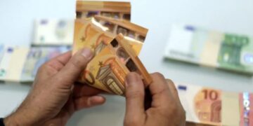 “Fundoset” euro, shënon kursin më të ulët të të gjitha kohërave