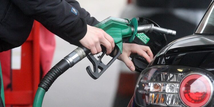 Shtrenjtohen sërish karburantet, nafta arrin 219 lekë, benzina mbi 2 mijë lekë/litër
