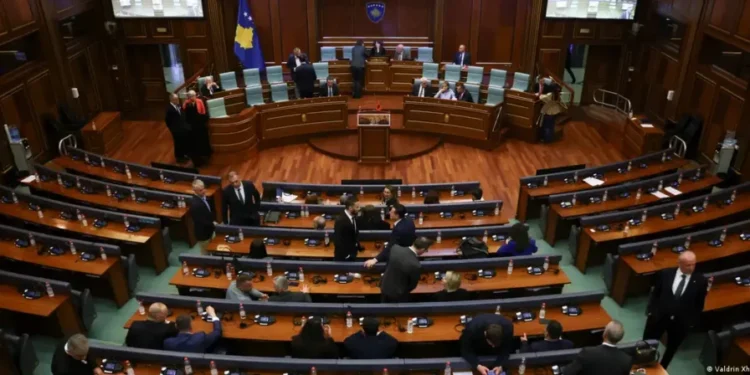 DW: Thellohet kriza politike në Kosovë për shkak të presidentit