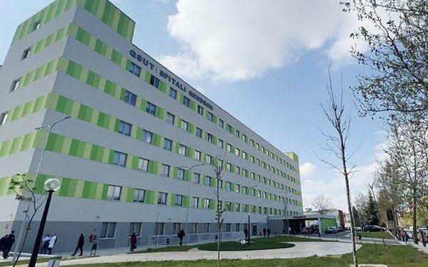 Dy operacione brenda 3 ditësh/ Gazetari ngre pikëpyetje për rastin e 17-vjeçares në QSUT