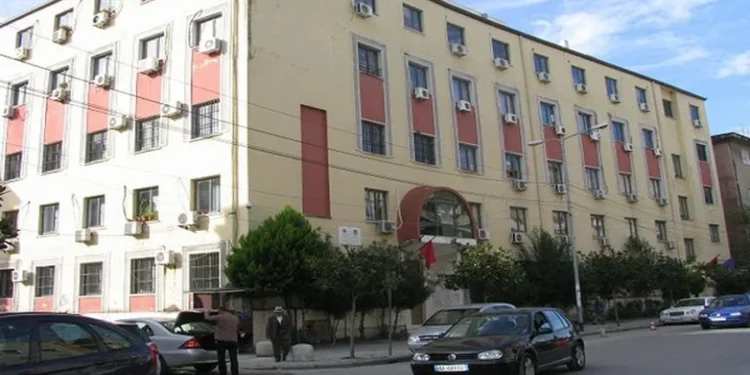 Dhunuan kamerierin 18-vjeçar në Malin e Robit, gjykata lë në burg Florian Habilajn