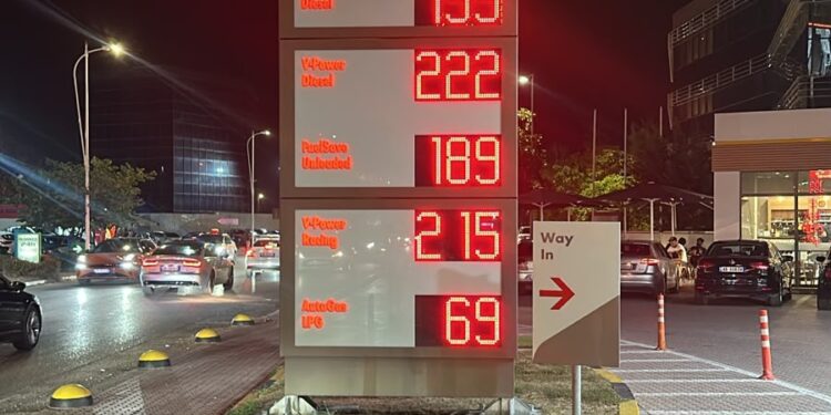 Nafta zbret me 15 lekë, çmimi 199 lekë/litri në pikat e karburanteve