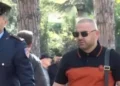 “Jam i papunë”, por zgjedh hotelin 1100 euro nata, sa 2 muaj rrogë e ish-vartësve të tij/ Alibia e ish-zyrtarit të Policisë, Ulian Shpataraku pas sherrit në Dhërmi