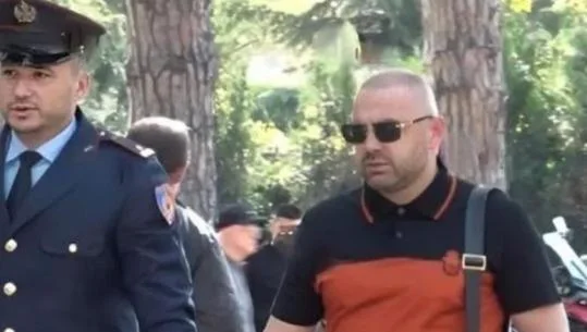 “Jam i papunë”, por zgjedh hotelin 1100 euro nata, sa 2 muaj rrogë e ish-vartësve të tij/ Alibia e ish-zyrtarit të Policisë, Ulian Shpataraku pas sherrit në Dhërmi