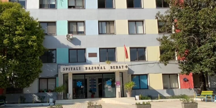 Virozat mbushin Pediatrinë e Beratit, 40 fëmijë në ditë kërkojnë ndihmë mjekësore